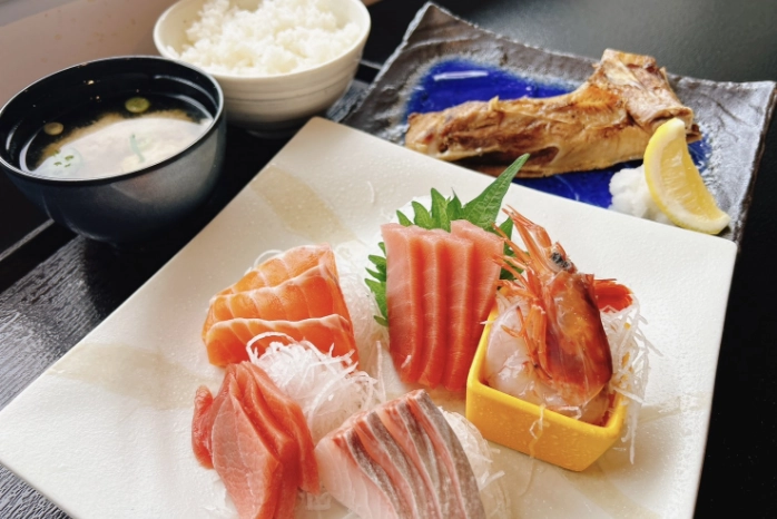 日替わり刺身と焼き魚定食